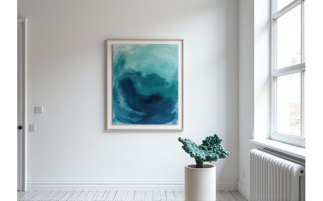 Lokal kunstutstilling med havtema i et galleri